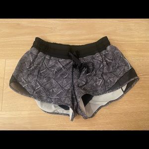 Lululemon Hotty Hot Short 2.5”